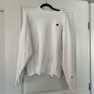 Champion heavy blend cotton crewneck sweatshirt in large 
Fits oversized 
Cotton
